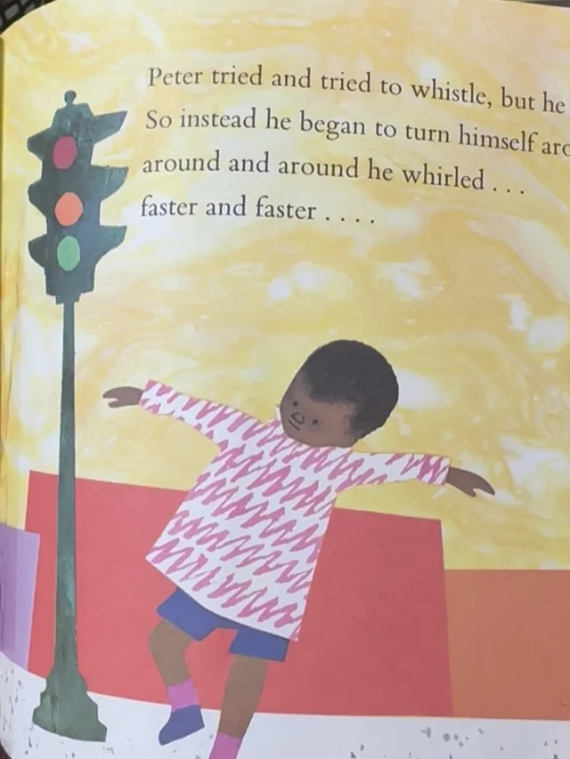 Babyへの英語の読み聞かせ✨

ストーリーズ消えちゃうから投稿にしてほしいと
嬉しいリクエストいただいたので投稿✨

英語の絵本って
リズムや音感など
すごく繊細に作られてて
声にだしてるだけで
楽しくなる✨

小2でアメリカ🇺🇸に飛んで
現地校に放り込まれ笑

日本語で英語を習わず
目と耳とカラダ全体で
身振り手振りジェスチャーを
みながら、

空気感を読みながら
身につけた英語の感覚✨

それをよりのばしてくれたのは
間違いなく読書📖だった✨

ちなみに🇺🇸の現地校に6年通いながら
漢字が読めて日本の勉強にも
スムーズに馴染めたのも
読書📖のおかげ

最初は訳も分からず
読んでたけど

徐々にこの単語ってこんな意味かな？
って想像しながら
音読しながら

英語の単語の意味と
その音の響きの繋がりを感じて

子どもながらに美しくて好きだなと
感じてたことを思い出させてくれた
読み聞かせ
（謎に部屋にしきつめられていた
全世界少年少女なんとか大全のおかげw
辞書みたいに分厚かったw）

妊娠発覚
未婚での出産決意
実家の近くへの引越し
新しい動画講座の設計と作成
新しいコーチ陣への引き継ぎと
バタバタしてて

ベビー👶との時間が
取れてなかったので
今日は市立図書館に登録して借りて来ました！

The libraries in Japan is really evolving!! 
日本の図書館進化してますね！

There were even French picture books!! 
フランス語🇫🇷の絵本もあったよ✨

Hoping that my baby will turn out to be a big reader✨読書好きになってくれますように✨